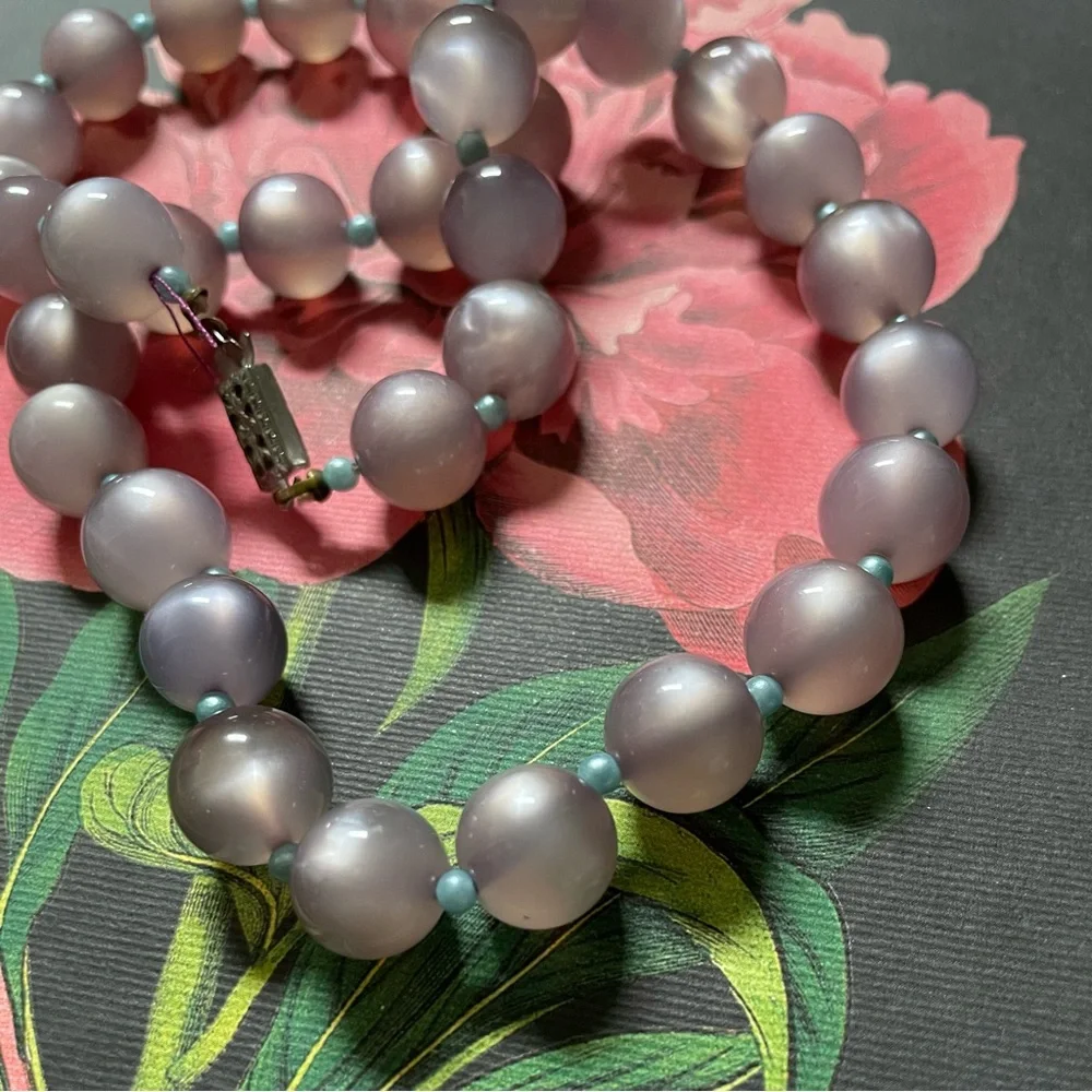 Vintage dusty lilac moonglow? beaded necklace novelty slide clasp midcentury